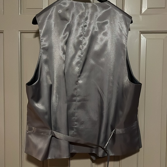 Caravelli gray 3 piece suite. Like new. 54L coat and 50 waist pant. - Picture 10 of 16